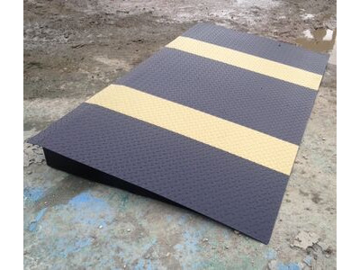 SHIPPING CONTAINERS 4ft x 8ft Car Ramp